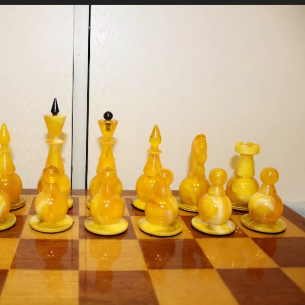 Baltic Sea Amber Vintage Chess Gift Set - Picture 5 of 11